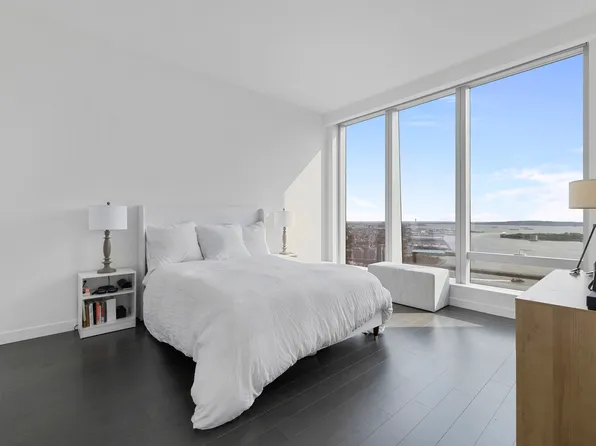 1 Manhattan Square image 10 of 40