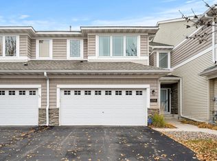 2785 Spy Glass Dr, Chaska, MN 55318