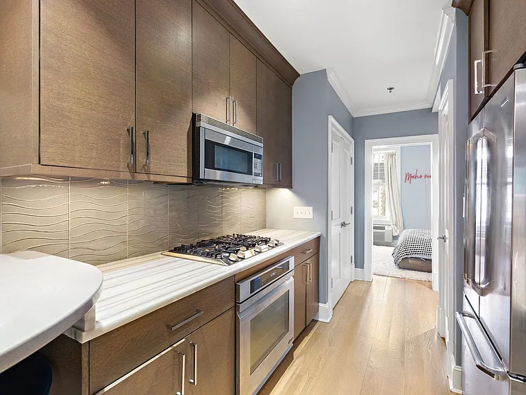 529 Jefferson St #6 — Photo 4