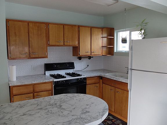 4th image of 862 N 11th St