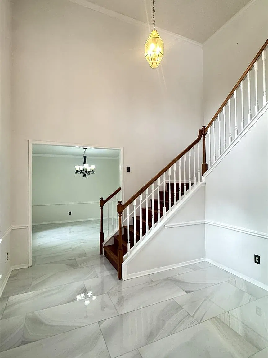 3 bed, 2.5 bath, 2624 sqft, $2,150 — Photo 2