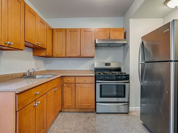 3rd image of 45 Gardner Ave #2