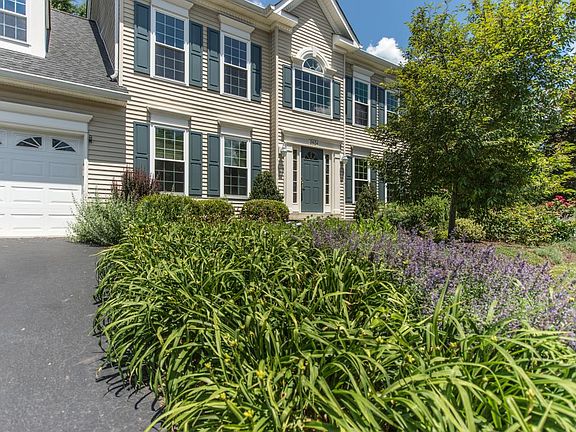 3rd image of 2624 Meadow Hall Dr