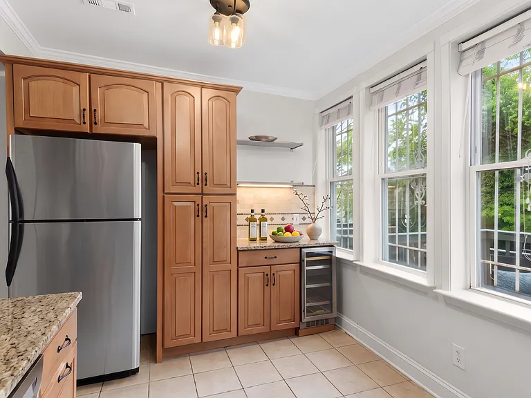 2120 N Capitol St NW — Photo 5