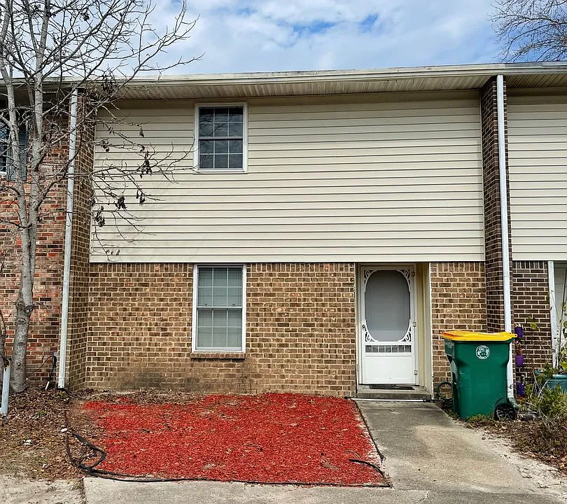 144 Valencia Dr