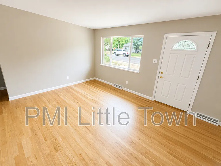 5561 S Cedar St — Photo 11