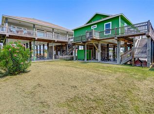 877 Palmetto Dr, Crystal Beach, TX 77650