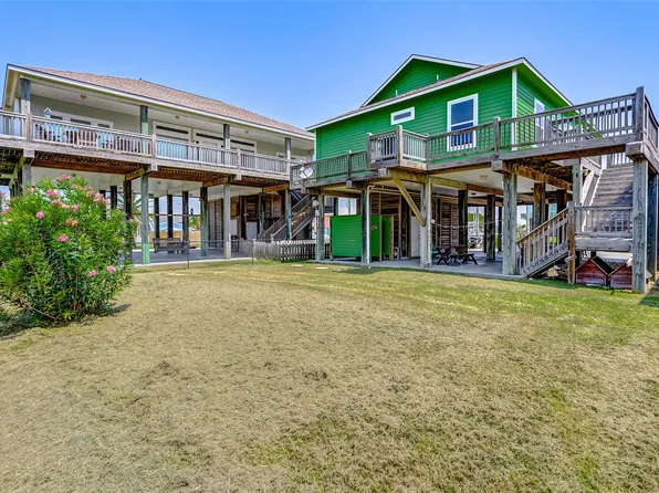 877 Palmetto Dr, Crystal Beach, TX 77650