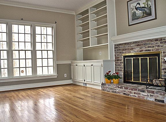 Family rm w fireplace