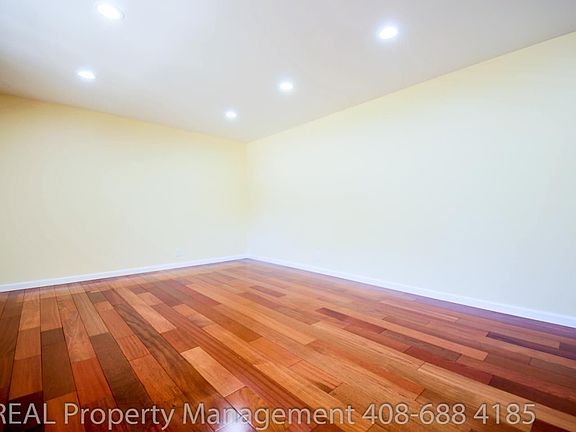 5th image of 807 Shetland Pl