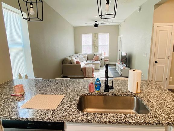 4th image of 19 S Parish Ave #203