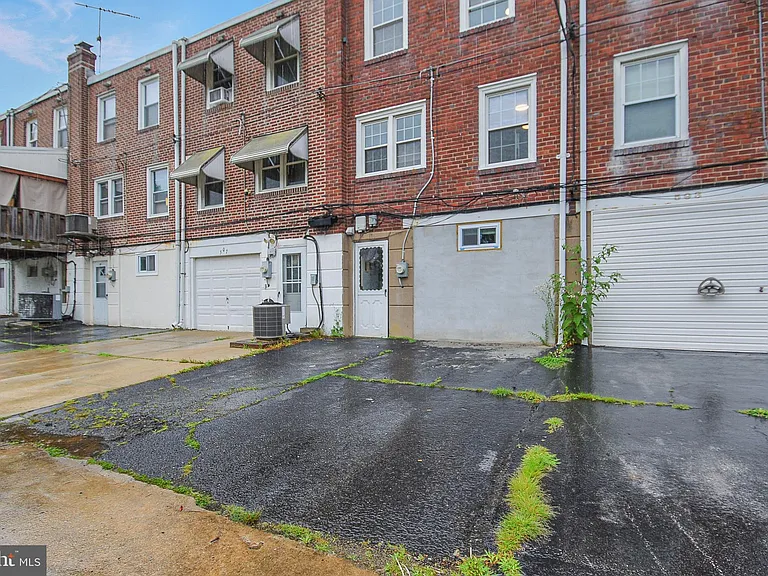 505 Stratford Rd — Photo 14
