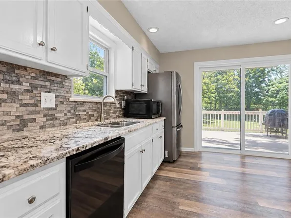 7732 Westgate Dr, Lenexa, KS 66216