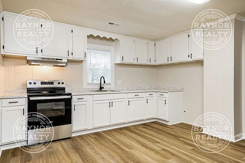 3 bed, 2.0 bath, 1138 sqft, $1,300 — Photo 2