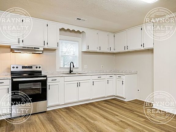 2nd image of 515 Dale St SW