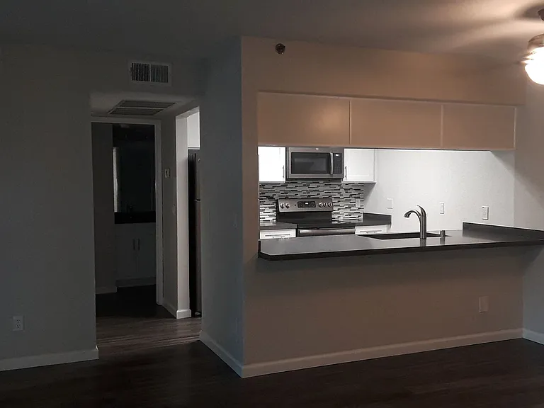 Club Pacifica Apartments — Photo 35