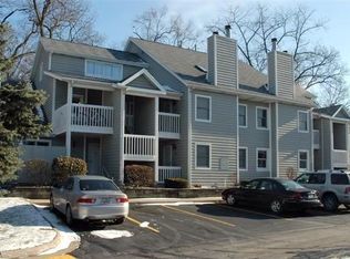 1432 N Oak Hill Dr UNIT J-2, South Bend, IN 46637