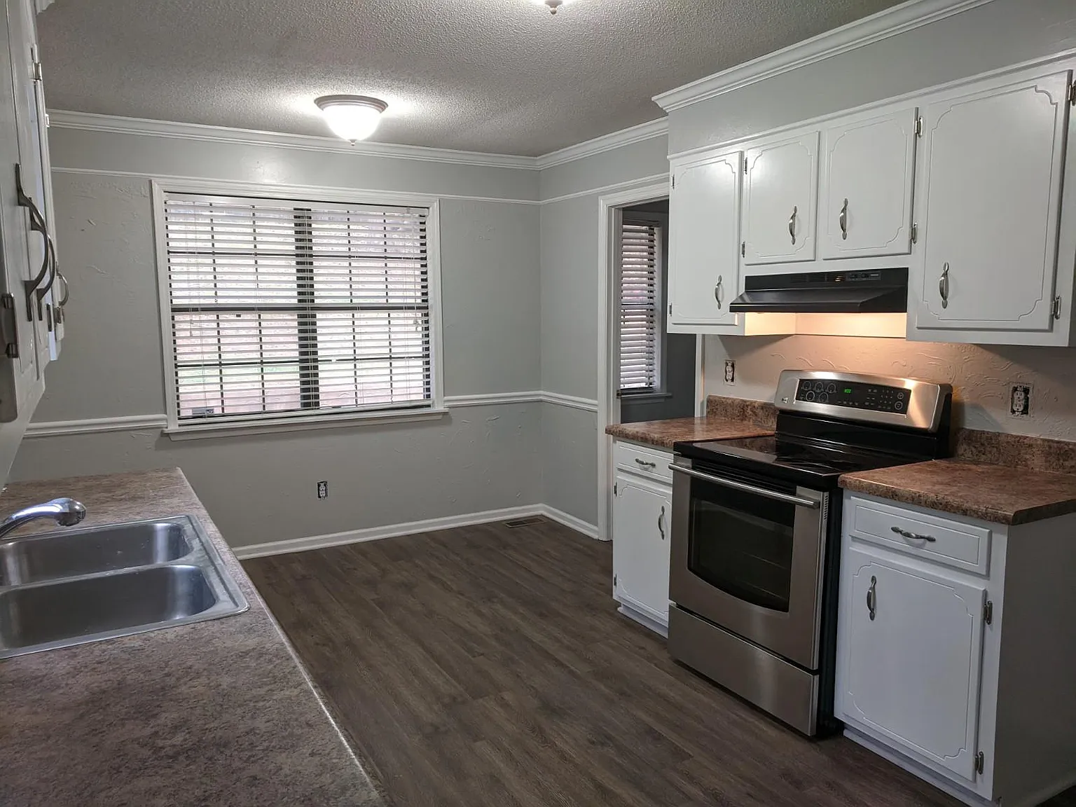 3 bed, 2.5 bath, 1700 sqft, $1,695 — Photo 2