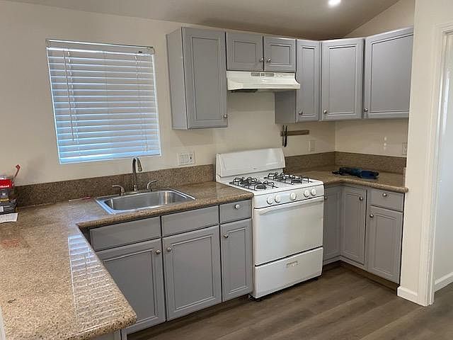 very cute kitchen,