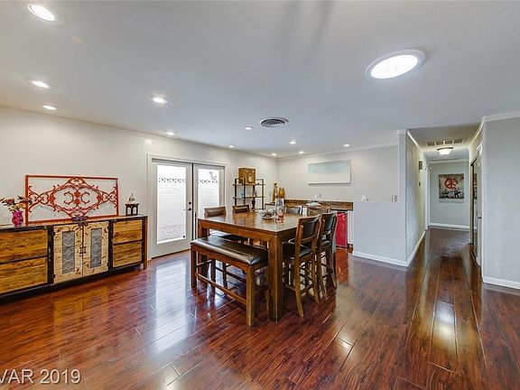 5th image of 3204 Burton Ave