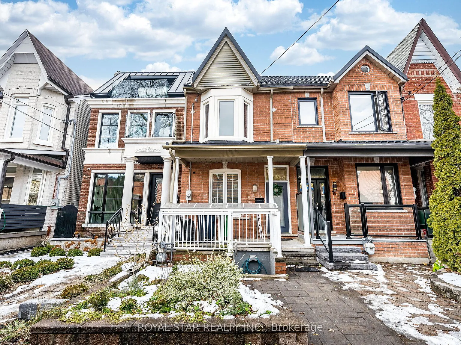 74 Montrose Ave photo 1