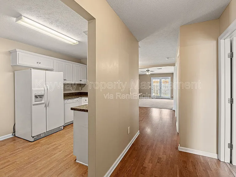 208 Satomi Way — Photo 3