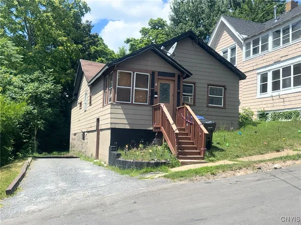 131 Delong Ave, Syracuse, NY 13208