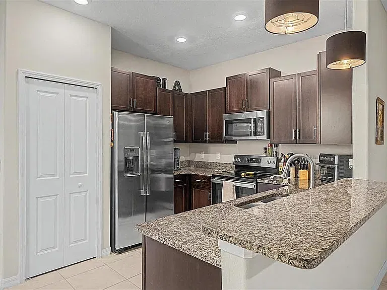 3 bed, 1701 sqft, $2,400 — Photo 4