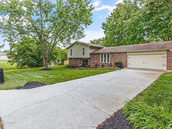 3rd image of 8804 Holles Ln