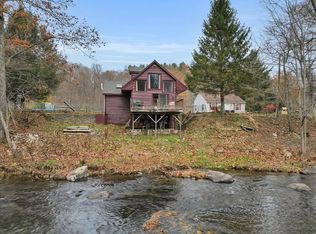 4 Stage Rd, Huntington, MA 01050