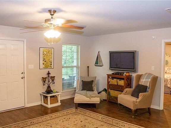 3rd image of 712 Ingraham Pl
