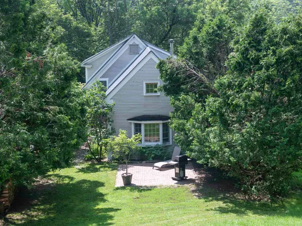 90 High Street, Hartford, VT 05059