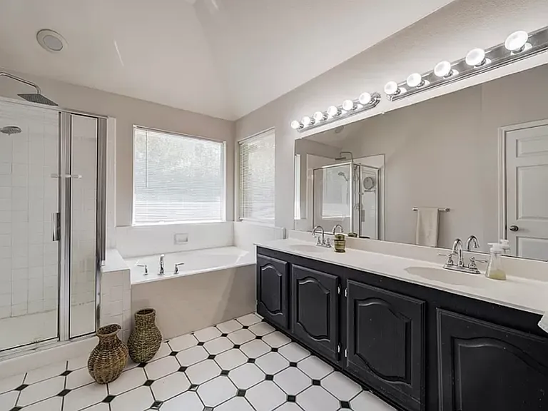 5558 Mesa Verde Ct — Photo 14