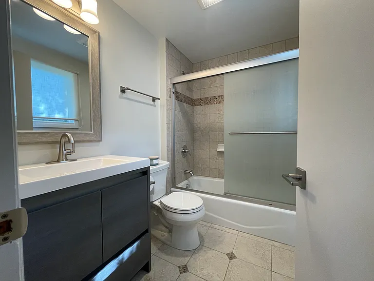 2560 Berwyck Rd SE — Photo 9