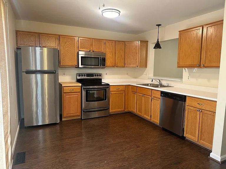 111 Fox Ct — Photo 9