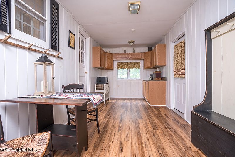 4th image of 42 Garfield Road