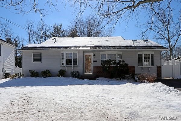 1st image of 40 Royal Ln
