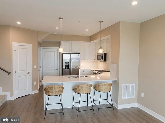 4th image of 1686 Kirkman St