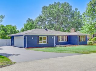 1122 Foster Ave, Lake Bluff, IL