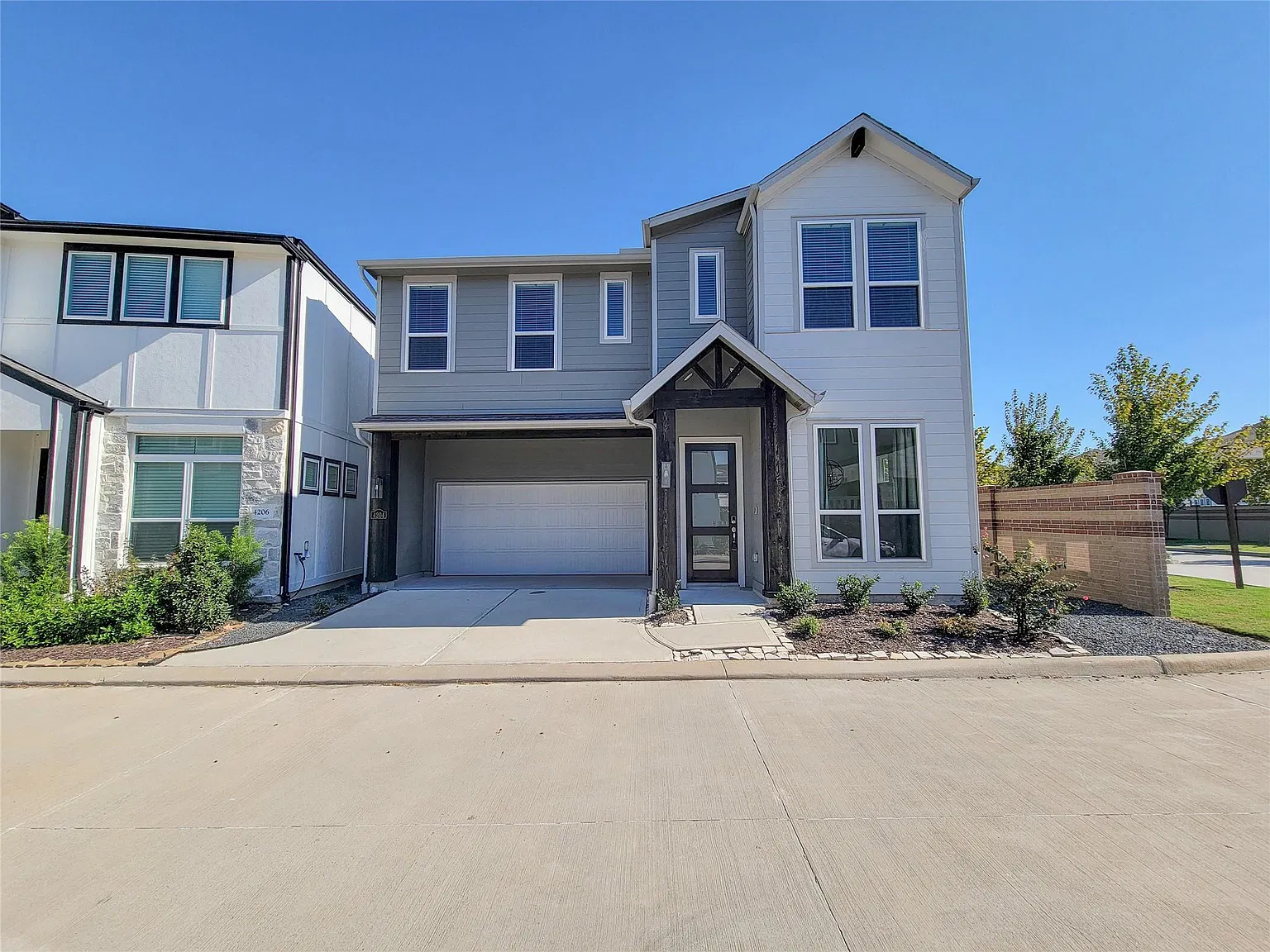 4 bed, 3.5 bath, 2515 sqft, $3,200 — Photo 1