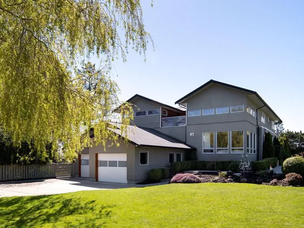 2835 Lincoln Rd, Oak Bay, BC V8R 6A8