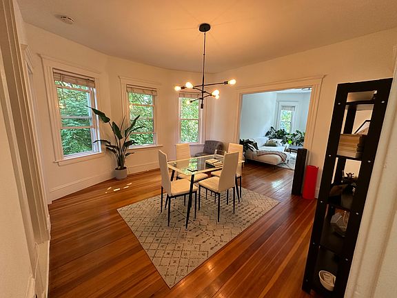 5th image of 26 Peverell St #2