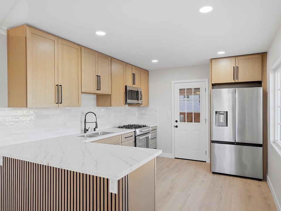 1st image of 4667 Thorn St