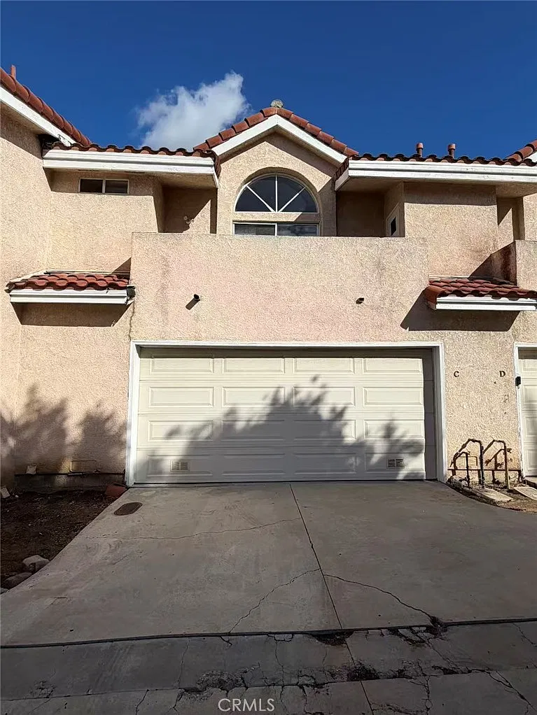 3 bed, 2.5 bath, 1307 sqft, $2,950 — Photo 1