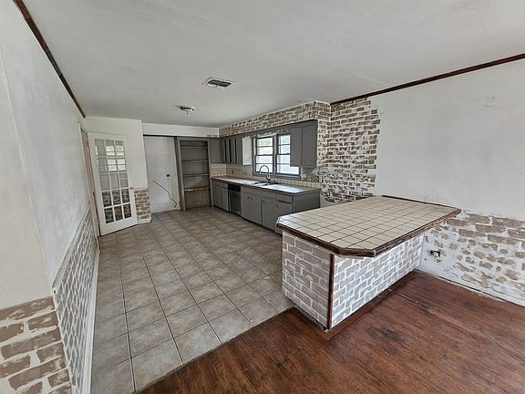 4th image of 1743 Acadian Dr