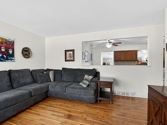 3rd image of 3523 Milano Rd