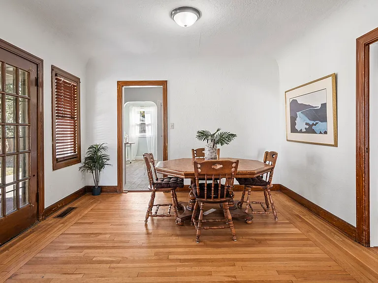 1622 W Harding Way — Photo 8