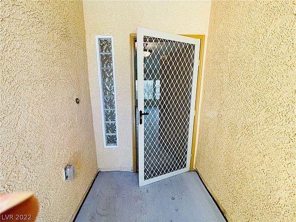 2nd image of 820 Canterra St Unit 1055