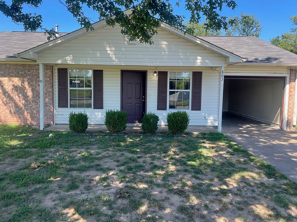 1st image of 802 S 38th St