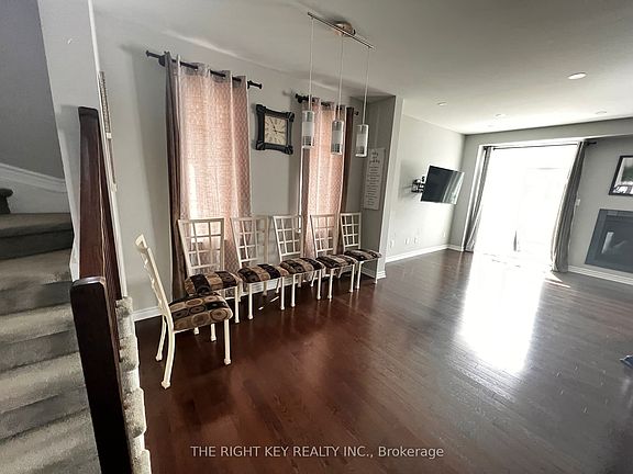 5th image of 226 Fergus Cres